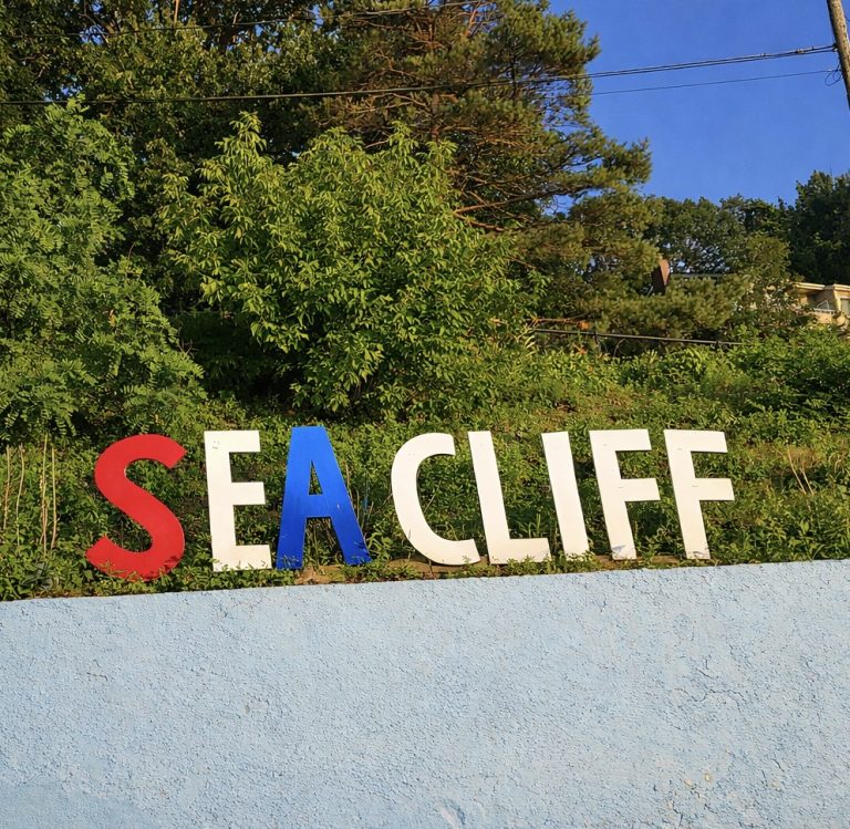 Sea Cliff sign on the Blvd